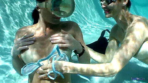 Underwater lesbians sex, scuba girls sex underwater, sex unter wasser