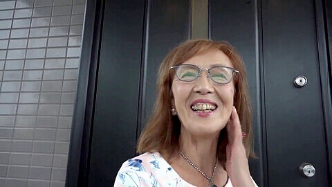 Asian grannie adores getting her pussy fucked