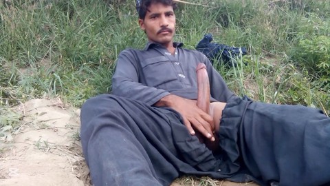 Romantic, public, arab