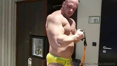 Gay posing, muscle daddy, أبي