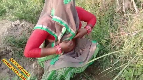 Chaud baiser en plein air entre Bhabhi et Devar - Porno Hindi