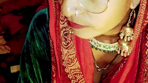 Das indische Dorfmädchen gibt einem Mann einen Blowjob
