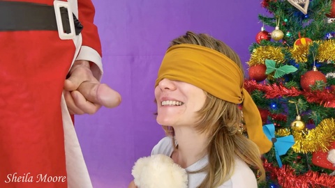 Le jeu coquin du Père Noël devient le cadeau ultime de Noël pour la innocente Sheila Moore