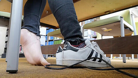 Public feet, sneaker, student shoeplay