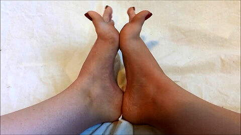 Teenager feet, toe spread, toe scrunch