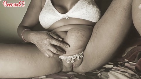 Die indische Milf Desi Veenax82 ist bereit für heiße Action