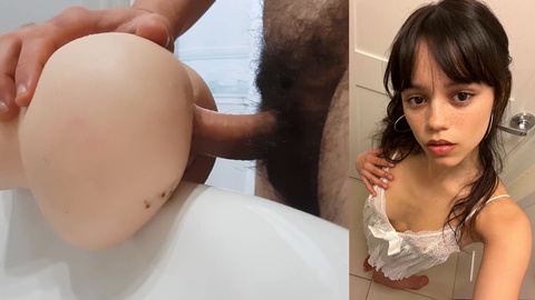 Masturbazione con sex toys alla celebrità Jenna Ortega e omaggio di sperma