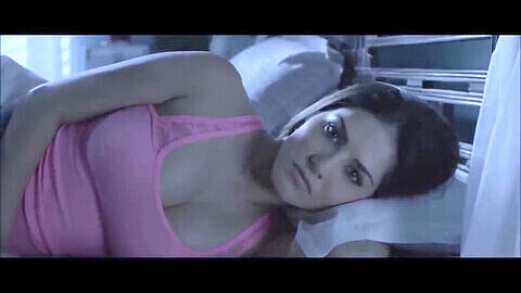Encuentro sensual e increíble intimidad con Sunny Leone