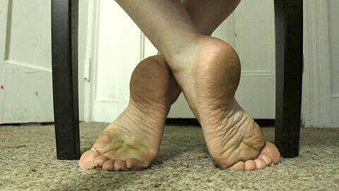 Foot worship, wrinkled soles, أقدام