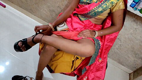Une mignonne fille indienne a des rapports sexuels sans protection avec d'autres personnes.