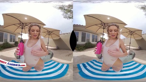 Kenna James, la blonde sensationnelle, vous emmène dans un voyage en VR sauvage à travers l'Amérique, en vous faisant une branlette, en suçant votre bite et en vous chevauchant sauvagement !