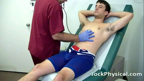 Mason sottoposto a un esame urinario approfondito per mano di un medico gay