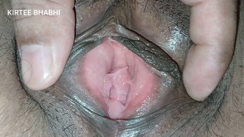 Aunty, mom creampie, eats her pussy