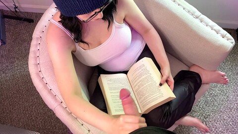 Sbrigati a finire così posso concludere il mio libro con il seme sulle tette di Violet Mist.