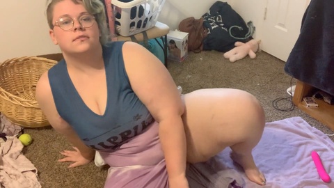 Love her feet, fat pussy lips, adult toys