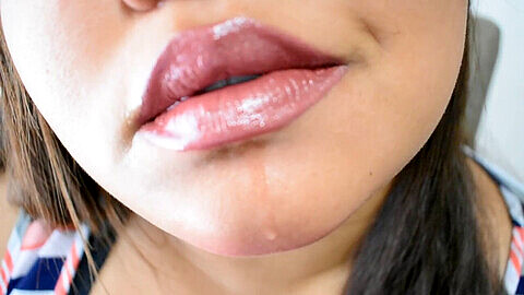ASMR feticismo delle labbra: BBW con grandi e morbide labbra rosa condivide i suoi pensieri porci