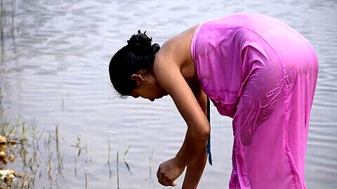 Show de mujer madura india caliente desnuda mientras se lava