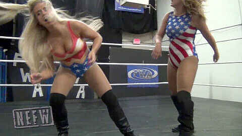 Le donne wrestler lottano per la dominanza con una che viene completamente dominata!