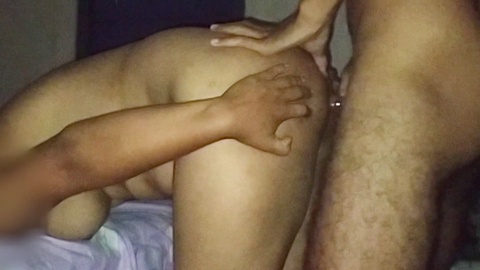 Petite amie des Desi découvre le sexe anal intense pour la première fois, gémissant de plaisir