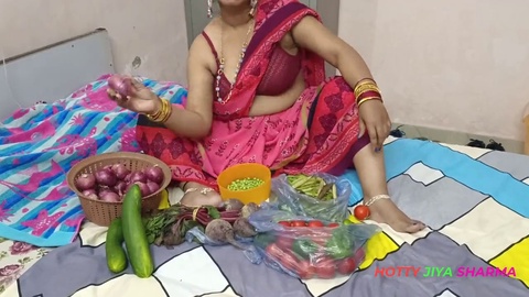 Bhojpuri bhabhi with massive nipples gets a laugh from a customer while selling vegetables!