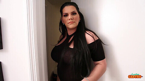 La mamma grassa Angelina Castro in un video POV porno