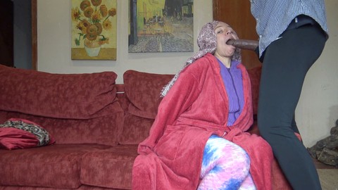 La milf kurde Souzanhalabi profite d'une session chargée après le travail avec son collègue à la peau foncée.