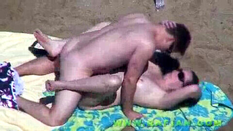 naked couples tearing up on the beach by spycam camera parte2