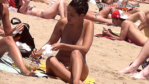 Playa nudista, voyeur pooping outdoor, nudi sulla spiaggia