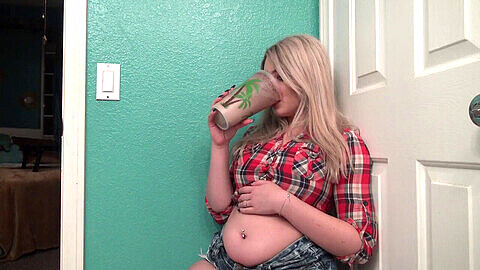 Plump girl indulges in CK wg, banana, and Sprite, completely filling her belly (HD)