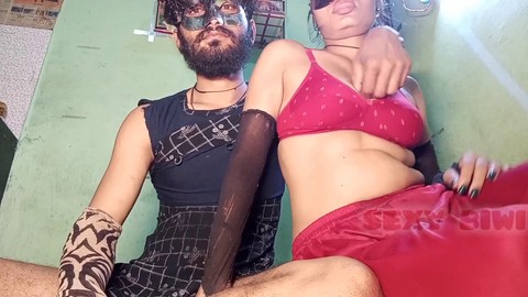 Avventura seducente di Kajal (MOGLIE CALDA): doccia dorata e scopata anale