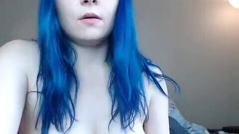 Première séance de masturbation en solo devant la webcam pour une jeune adolescente