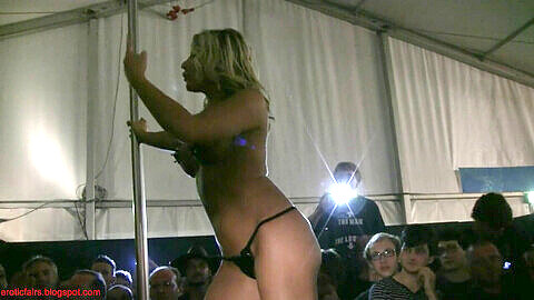 Stripteaser, strip on public stage, spogliarello
